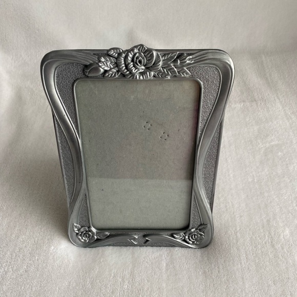Towle Silversmiths Signature Collection Silver Roses Ribbon 5x7 Picture Frame - Picture 2 of 11